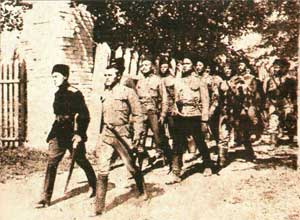 Добровольцы вступают в г. Орел. Октябрь 1919 г.