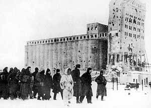 Пленённые под Сталинградом немецкие солдаты. Февраль 1943 года. Пленённые под Сталинградом немецкие солдаты. Февраль 1943 года.