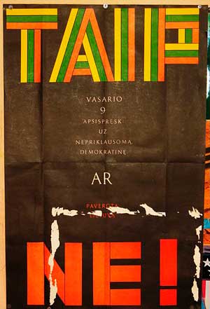 Плакат Саюдиса (февраль 1990): ДА — «демократической» Литве (цвета флага), НЕТ — «тюрьме» СССР (цвет флага). Напечатан тиражом 10 тысяч на государственные деньги