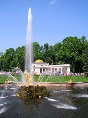 Фонтан «Самсон, раздирающий пасть льва»