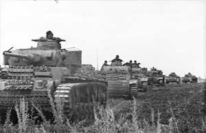 Немецкая танковая колонна (Pz Kpfw III), июнь 1943 года.