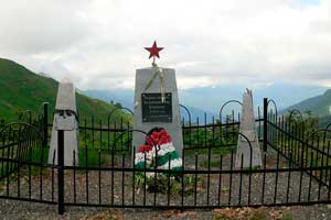 Памятник защитникам на горе Шесси