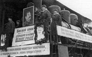 Первый поезд, прибывший в блокадный Ленинград по дороге Поляны — Шлиссельбург, Финляндский вокзал, 7 февраля 1943 г.