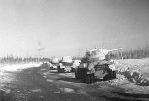 Колонна бронеавтомобилей БА-10 одной из частей Ленинградского фронта, зима 1942-1943 гг.