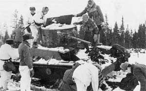 Подбитый советский танк T-26