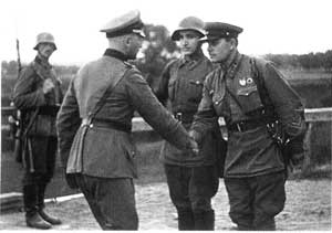 Встреча советских и немецких офицеров. Польша, 1940 год.
