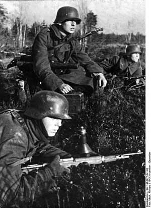 Военнослужащие вермахта готовятся к обороне в районе Невеля (декабрь 1943)