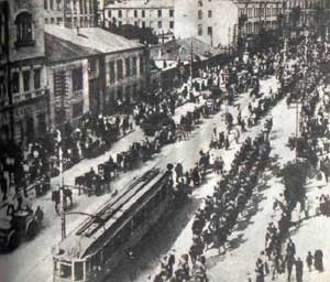 Польско-украинские войска вступают в Киев. Крещатик, 1920